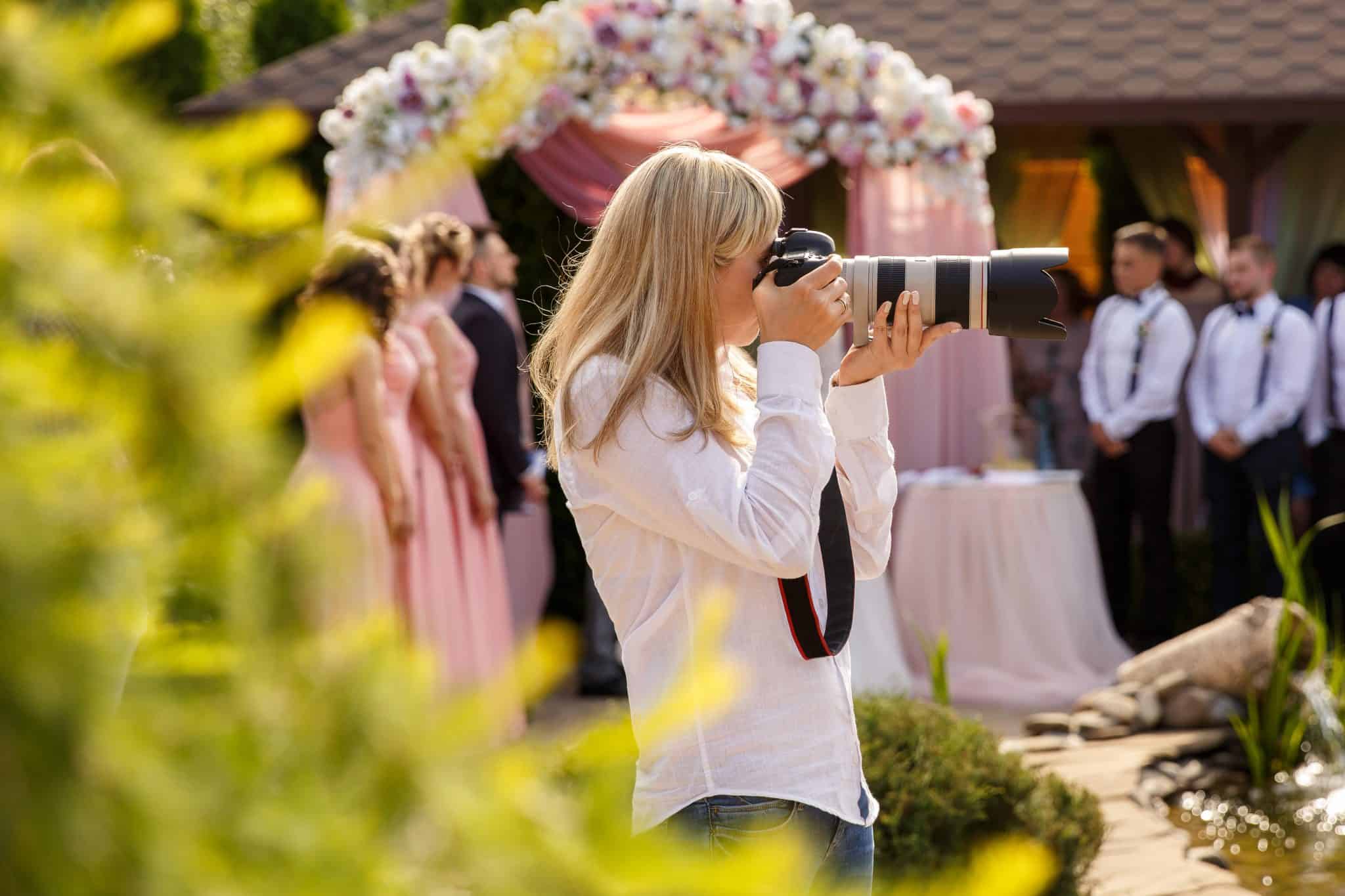 What Should a Photographer Wear to a Wedding? Best Tips