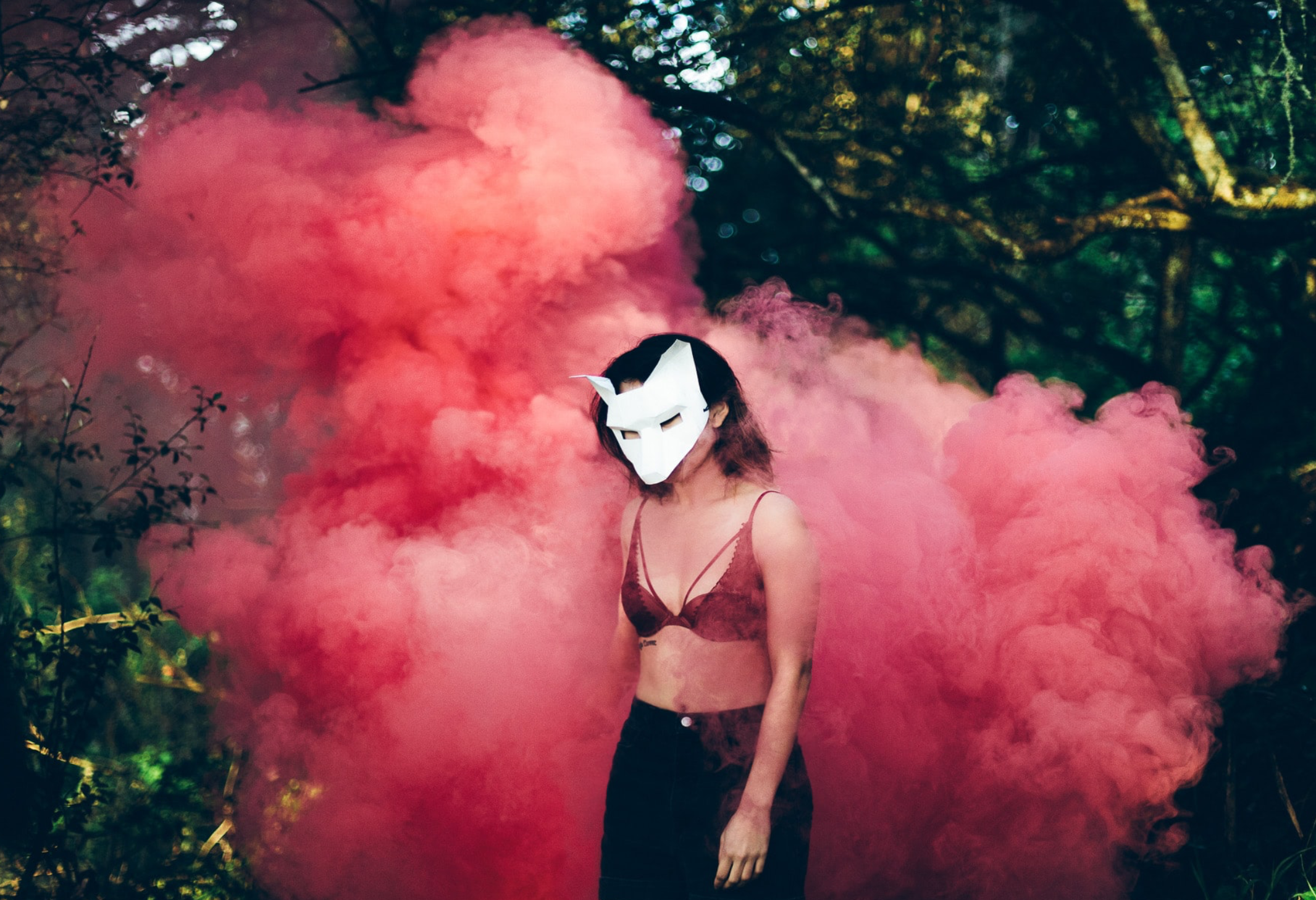 A Complete Guide To Smoke Bomb Photography 2021